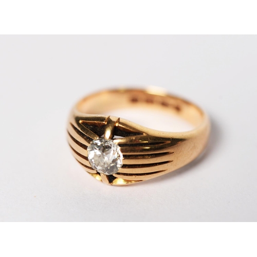 113 - GENT'S 18ct GOLD RING WITH AN OLD CUT SOLITAIRE DIAMOND in an unusual setting of ten long claws runn... 