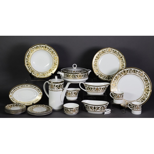 543 - ROYAL WORCESTER FINE BONE CHINA ‘WINDSOR’ PATTERN DINNER AND COFFEE SERVICE for twelve persons, with... 