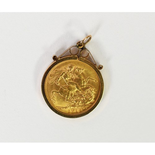 60 - GEORGE V 1914 GOLD FULL SOVEREIGN (VF) in a 9ct GOLD LOOSE MOUNT as a pendant, 9.4gms gross