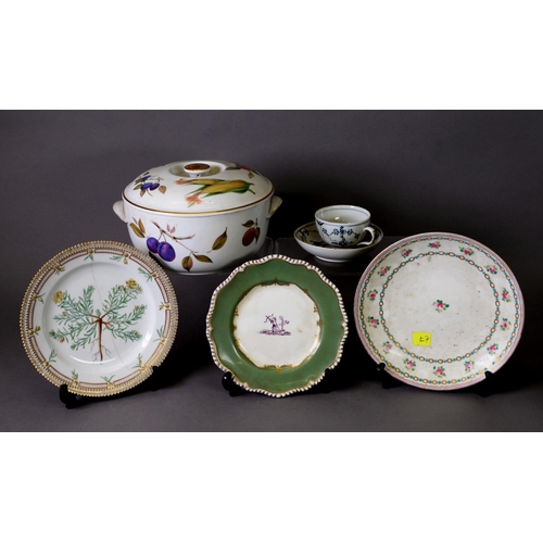 195 - SMALL GROUP OF ROYAL WORCESTER AND ROYAL COPENHAGEN PORCELAIN, including to boxed cake stands, Evesh... 