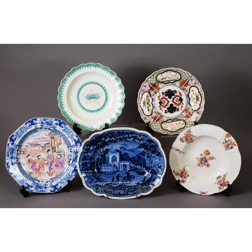 197 - ASSORTED 19TH CENTURY ENGLISH CERAMICS, including Flight Barr & Barr kakiemon plates, a Bow chin... 