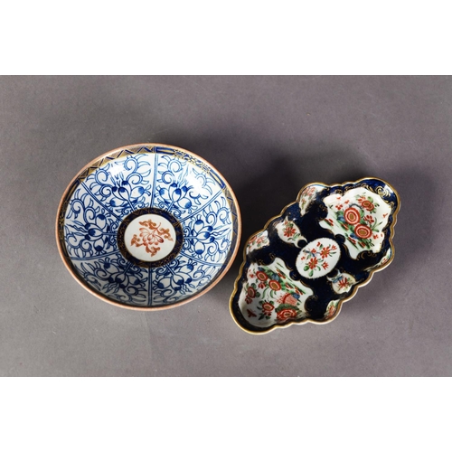 135 - EIGHTEENTH CENTURY WORCESTER PORCELAIN SPOON TRAY, the scale blue ground reserved with gilt edged ca... 