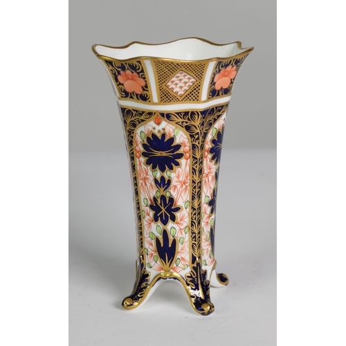 141 - EARLY 20th CENTURY ROYAL CROWN DERBY JAPAN DECORATED TAPERED VASE WITH SCALLOPED RIM, printed mark a... 