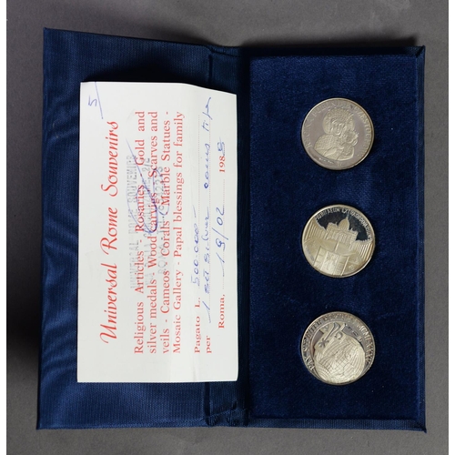 5 - SET OF THREE ROME SOUVENIR SILVER (925) COMMEMORATIVE COINS, 1988, in blue fabric wallet with origin... 