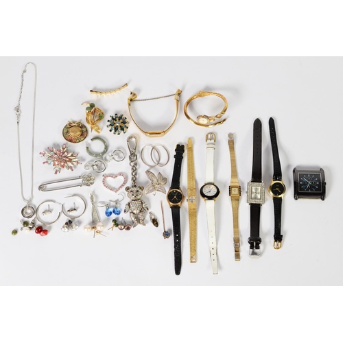 579 - SELECTION OF COSTUME JEWELLERY to include vintage gilt metal and paste cut flowerhead stick pin; ste... 