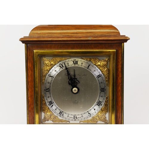 33 - PRESENTATION ELLIOTT SMALL MANTLE CLOCK, RETAILED BY GARRARD & Co Ltd, the silvered dial with Ro... 