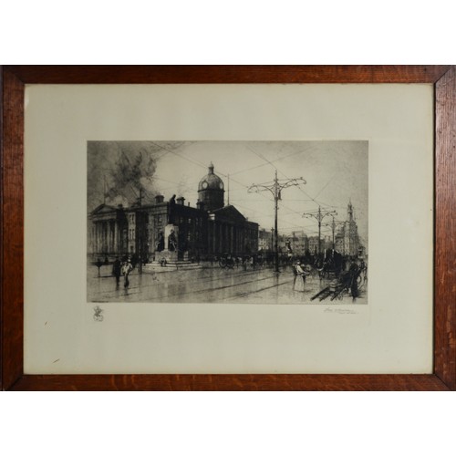 171 - FRED W GOOLDEN ARTIST SIGNED ETCHINGThe Old Royal infirmary, Manchester 10” x 17 ½” (25.4cm x 44.4cm... 