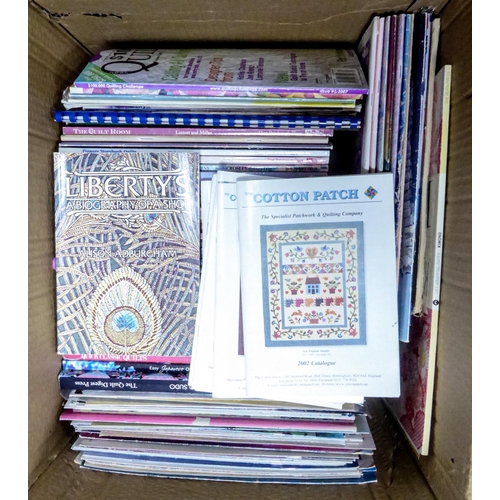 83 - VERY LARGE SELECTION OF GLOSSY MAGAZINES AND PAPERBACK PUBLICATIONS RELATING TO PATCHWORK AND OTHE Q... 