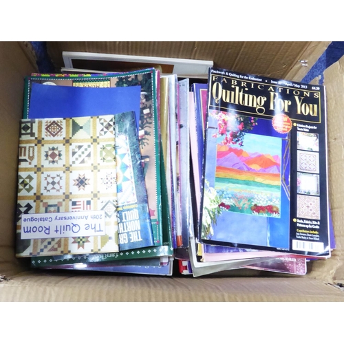 83 - VERY LARGE SELECTION OF GLOSSY MAGAZINES AND PAPERBACK PUBLICATIONS RELATING TO PATCHWORK AND OTHE Q... 