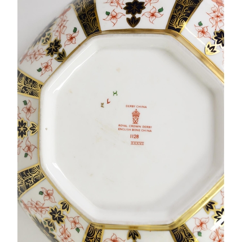 76 - FIVE PIECES OF MODERN ROYAL CROWN DERBY 1128 PATTERN CHINA, with solid gold dividing lines, comprisi... 