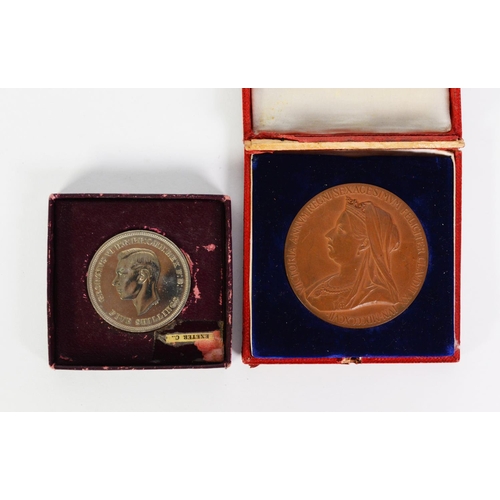 220 - CASED QUEEN VICTORIA DIAMOND JUBILEE 1897 BRONZE COMMEMORATIVE MEDAL (case imperfect), also a BOXED ... 