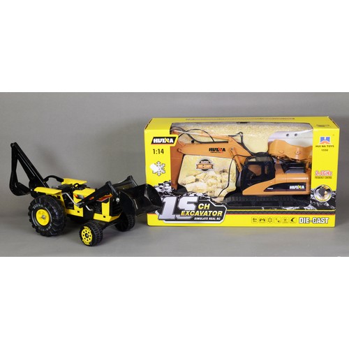 72 - TONKA TOYS TIN PLATE TRACTOR DIGGER/EXCAVATOR, yellow and black, minor rusting and paint loss, appro... 