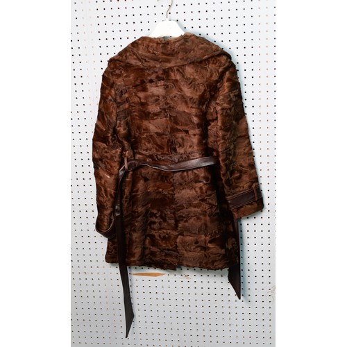 320 - LADY'S MODERN BROWN PONY SKIN AND BROWN LEATHER LONG SPORTS JACKET, with revered collar, hook fasten... 