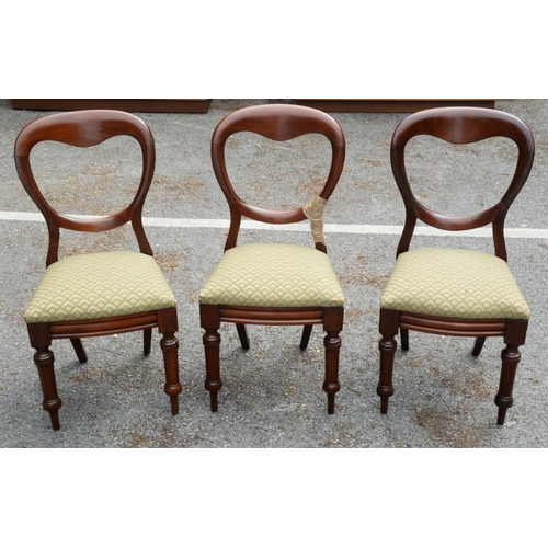 190 - SET OF TEN VICTORIAN MAHOGANY BALLOON BACK DINING CHAIRS, each of typical form with serpentine front... 