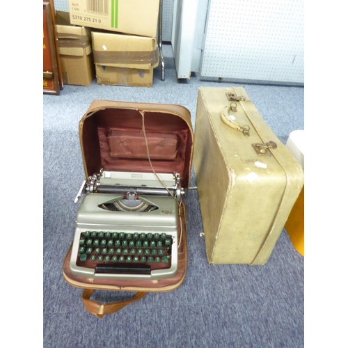 85 - ROYAL MANUAL PORTABLE TYPEWRITER; AND A SMALL SUITCASE (2)