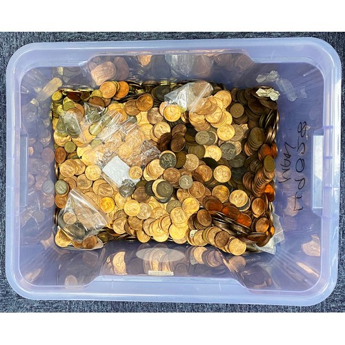 437 - COINS & TOKENS: Large quantity of 19th century and later brass and copper coinage, mainly old pe... 