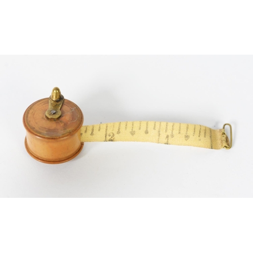 284 - VINTAGE TURNED BLOND WOOD AND BRASS CLOTH MEASURING TAPE, TWO CIRCULAR VINTAGE TURNED WOOD SMALL BOX... 