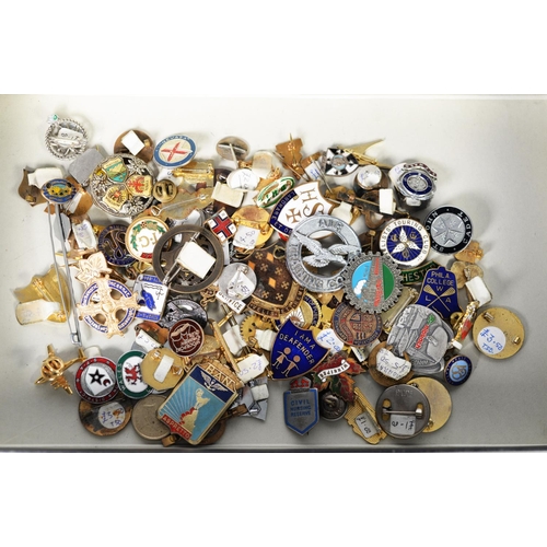 280 - LARGE COLLECTION OF APPROX 120 EARLY TWENTIETH CENTURY AND LATER MAINLY GILT METAL ENAMELLED BADGES,... 