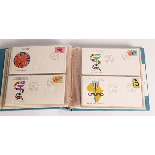 172 - STAMPS, BOUND UNITED NATIONS COMMEMORATIVE FIRST DAY COVER COLLECTION 1976 - 79, issued by Franklin ... 