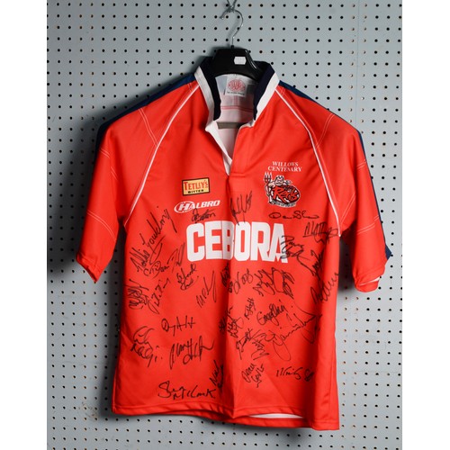 81 - RUGBY: Team signed Sale Sharks rugby shirt from the 95/96 season, plus a Salford City Reds team sign... 