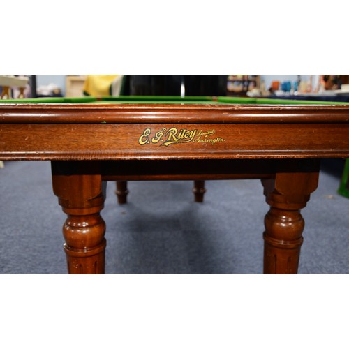 71 - EARLY TWENTIETH CENTURY RILEY MAHOGANY QUARTER SIZED COMBINATION SNOOKER/ DINING TABLE WITH SLATE BE... 