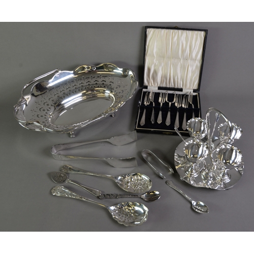 424 - SMALL MIXED LOT OF ELECTROPLATE, to include: OVAL SWING HANDLED CAKE BASKET, FOUR PERSON EGG CRUET, ... 