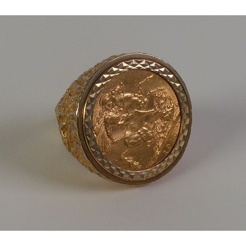 71 - GEORGE V 1912 FULL SOVEREIGN, loose mount in a heavy textured shank as a ring, London 1976, ring siz... 