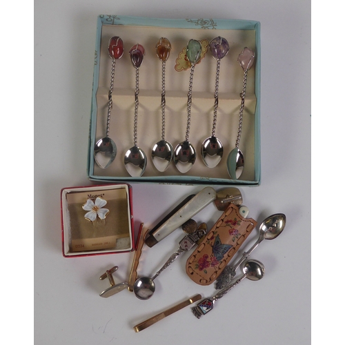 413 - CASED SET OF SIX BRAZILIAN WHITE METAL AND SEMI-PRECIOUS STONE HANDLED SPOONS, A SILVER and MOTHER O... 