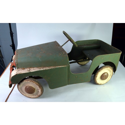 290 - EARLY TO MID 20th CENTURY PANTED METAL PEDAL CAR, in need of refurbishment, 36in (91.5cm) long