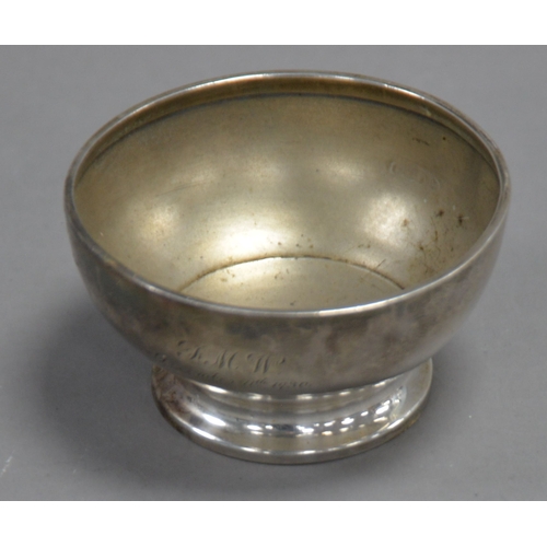 419 - GEORGE V PLAIN SILVER COMMEMORATIVE SUGAR BOWL, of footed form, 2” (5.1cm) high, 3 ¾” (9.5cm) diamet... 