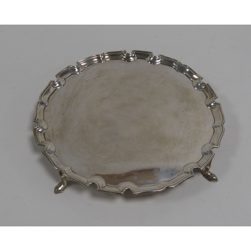 372 - GEORGE V SILVER WAITER BY EDWARD BARNARD & SONS, with plain centre, moulded border and pointed f... 