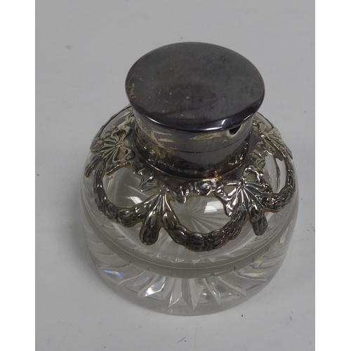 470 - EDWARD VII SILVER MOUNTED HEAVY GLASS INKWELL, with star cut base, flat cover and ribbon tied bell f... 