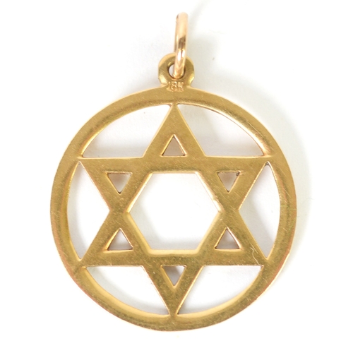 135 - 18k GOLD CIRCLET AND STAR OF DAVID PENDANT, 1in (2.5cm) diameter, 5gms