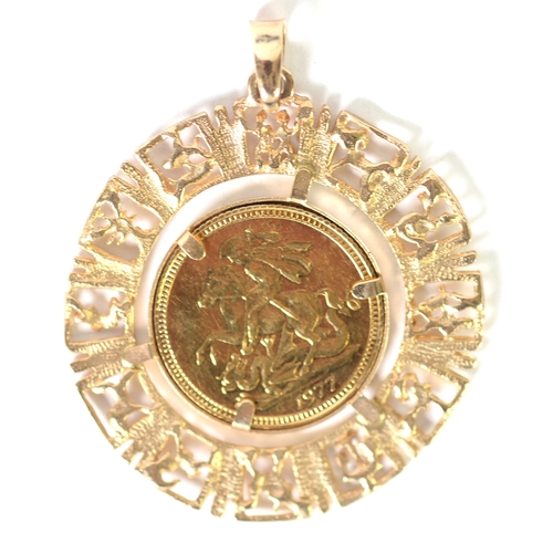 141 - GOLD COLOURED METAL PENDANT, loose framing an Elizabeth II 1977 Royal Silver Jubilee MEDALLION, 6.6g... 