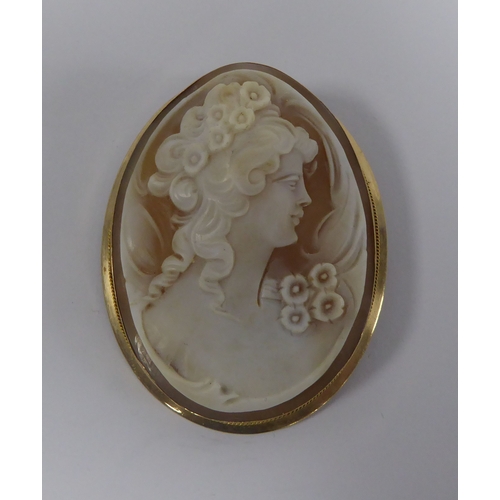 181 - LARGE 9ct GOLD FRAMED OVAL SHELL CAMEO BROOCH/PENDANT, carved with a classical female head and flowe... 