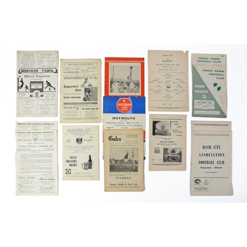 192 - FOOTBALL PROGRAMMES-FOURTEEN NON-LEAGUE PROGRAMMES, all from the 1960s - Bath, 1961 (4); Gloucester ... 