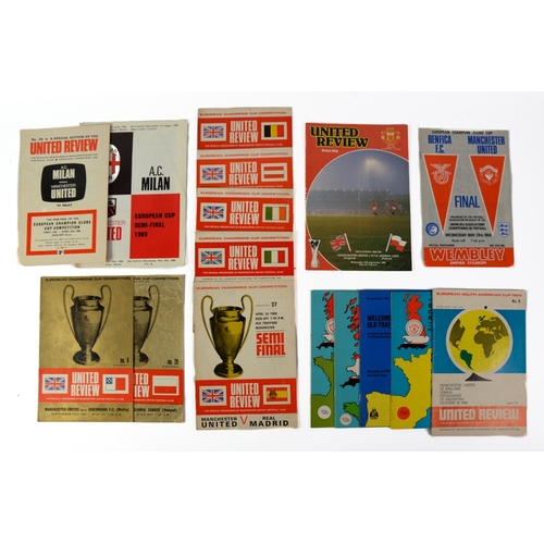 210 - FOOTBALL PROGRAMMES-17 MANCHESTER UNITED PROGRAMMES CHAMPION CUP 1968; European/South American Cup, ... 