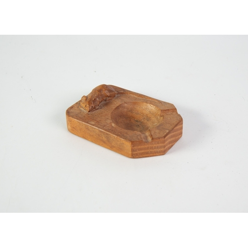 360 - MOUSEMAN: Small oak ashtray with carved mouse, 4