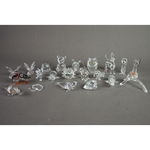 207 - TWENTY SWAROVSKI SMALL GLASS MODELS OF ANIMALS, including: OWL, STAG, PAIR OF PUFFINS, SEALS, CATS, ... 