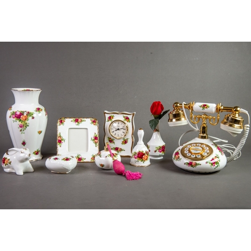 113 - NINETY ONE PIECES OF ROYAL ALBERT OLD COUNTRY ROSES PATTERN CHINA, including a PART DINNER, TEA AND ... 