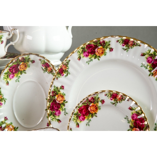 113 - NINETY ONE PIECES OF ROYAL ALBERT OLD COUNTRY ROSES PATTERN CHINA, including a PART DINNER, TEA AND ... 