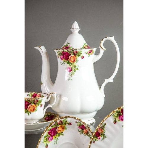 113 - NINETY ONE PIECES OF ROYAL ALBERT OLD COUNTRY ROSES PATTERN CHINA, including a PART DINNER, TEA AND ... 