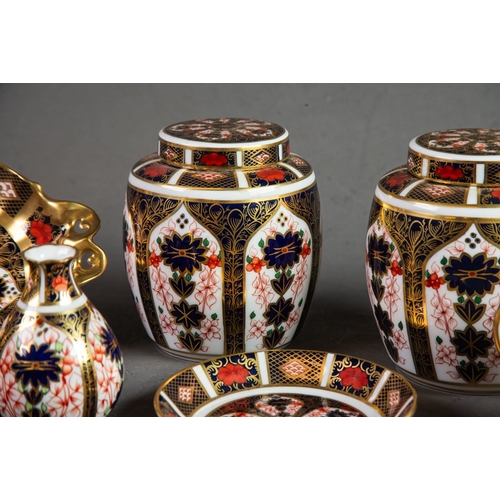 69 - PAIR OF MODERN ROYAL CROWN DERBY PORCELAIN 'IMARI', PATTERN COVERED JARS 4 ¼