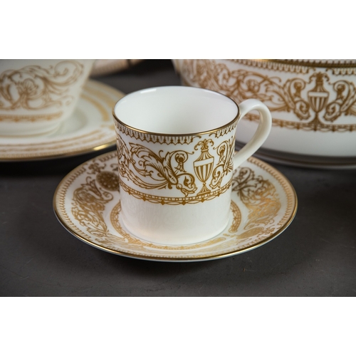 105 - FINE QUALITY 1960's ROYAL WORCESTER PORCELAIN 'HYDE PARK' PATTERN APPROXIMATELY 86 PIECE DINNER, TEA... 