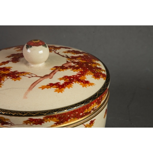 165 - EARLY TWENTIETH CENTURY JAPANESE AWATA FAYENCE CIRCULAR SHALLOW LIDDED BOX, the cover and sides enam... 