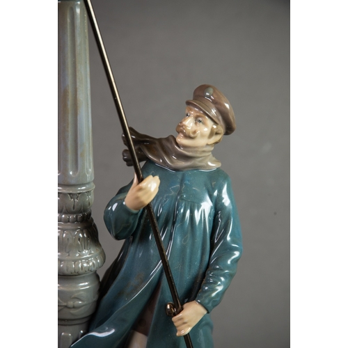 147 - LLADRO FIGURE 'LAMPLIGHTER', 19