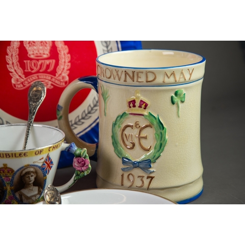 115 - SELECTION OF QUEEN VICTORIA AND LATER ROYAL COMMEMORATIVE CERAMICS, including: GEORGE VI & ELIZA... 