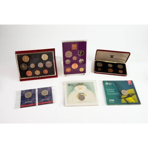 90 - ROYAL MINT, BAILLIWICK OF GUERNSEY 1971 UNCIRCULATED SET OF SIX COINS, in plush lined case; ROYAL MI... 