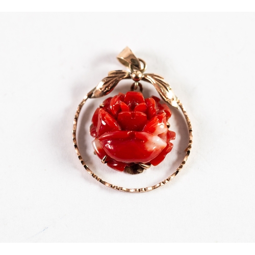 117 - CHINESE 9k GOLD CIRCLET PENDANT with centre swinging carved red cinnabar lacquer rose bloom, 5/8in, ... 