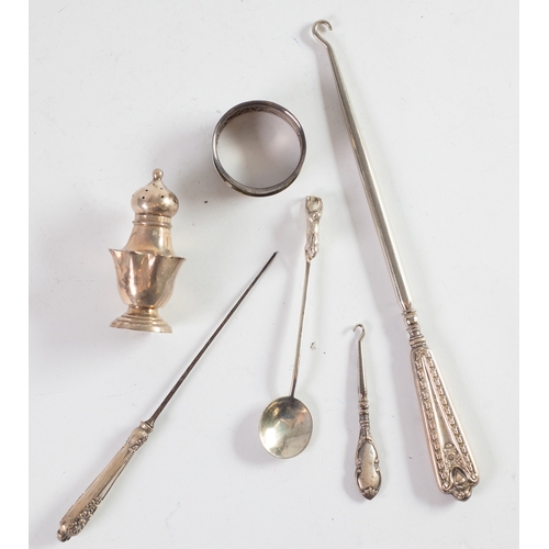 484 - THREE PIECES OF HALLMARKED SILVER, comprising: PEPPERETTE, PRESERVE SPOON WITH RUNNING HARE PATTERN ... 